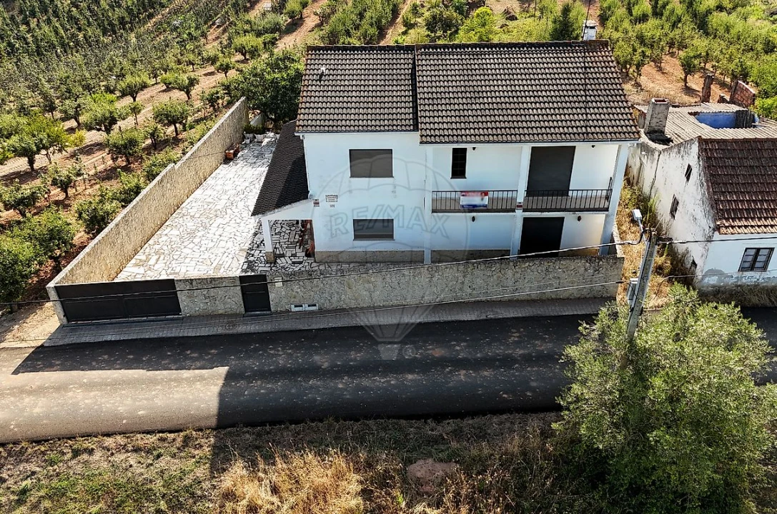 Moradia T4 para Venda em Alguber Foto 48