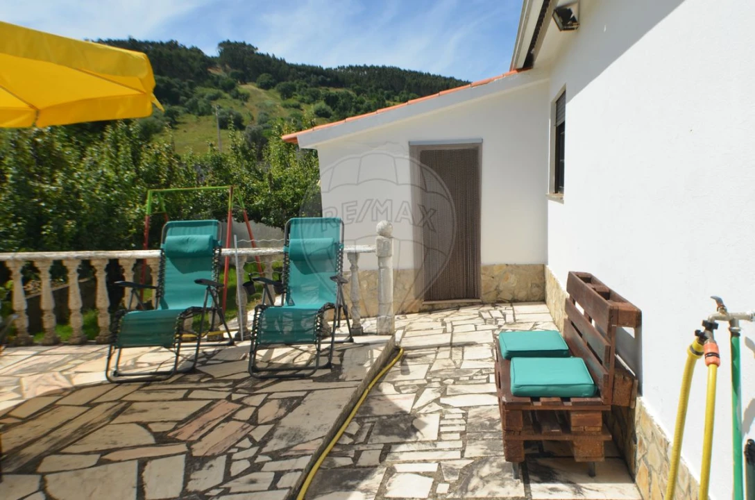 Moradia T4 para Venda em Alguber Foto 7