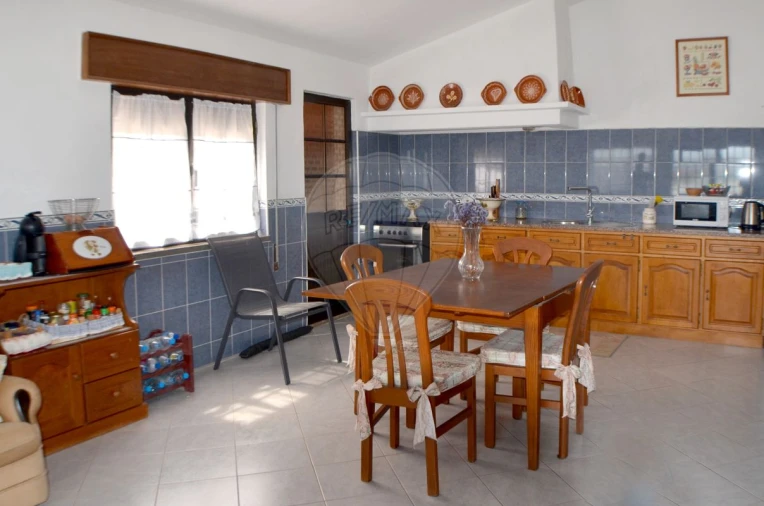 Moradia T4 para Venda em Alguber Foto 19