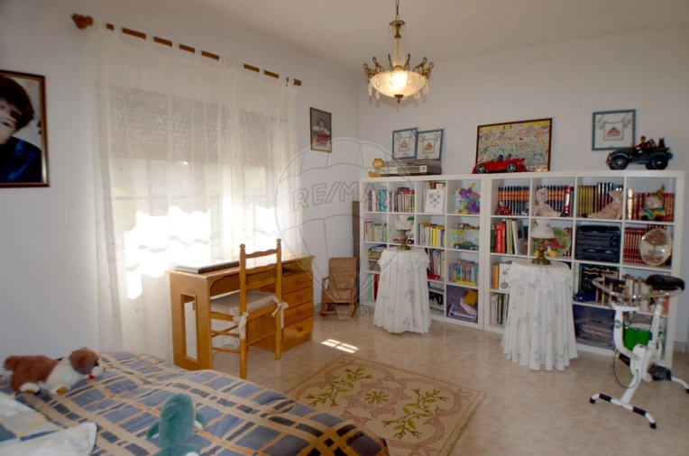 Moradia T4 para Venda em Alguber Foto 38