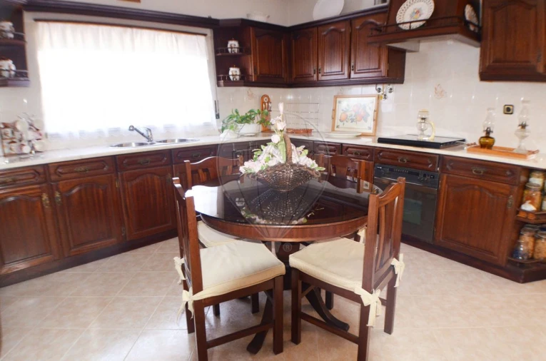 Moradia T4 para Venda em Alguber Foto 31