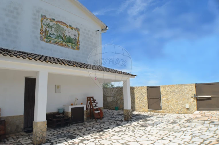 Moradia T4 para Venda em Alguber Foto 3