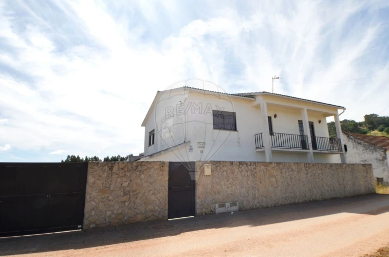 Moradia T4 para Venda em Alguber Foto 2