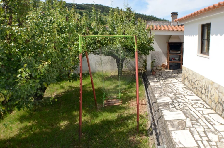 Moradia T4 para Venda em Alguber Foto 8