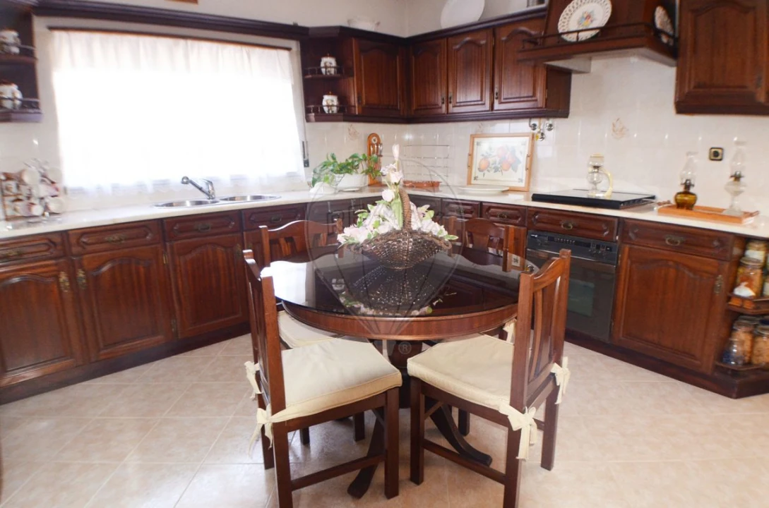 Moradia T4 para Venda em Alguber Foto 32