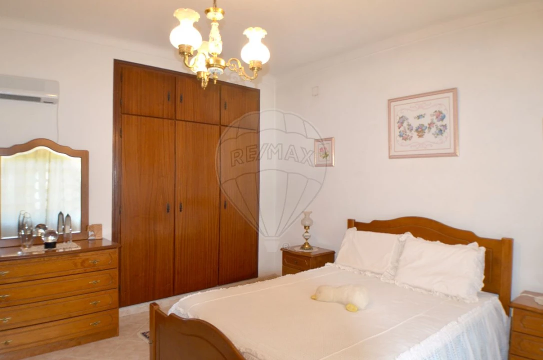 Moradia T4 para Venda em Alguber Foto 38