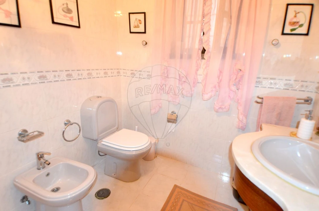 Moradia T4 para Venda em Alguber Foto 23