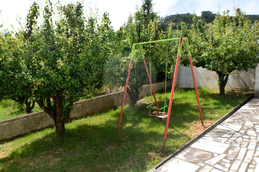 Moradia T4 para Venda em Alguber Foto 10