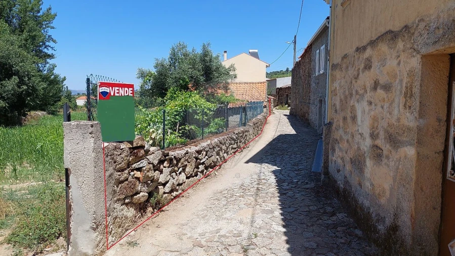 Moradia T1 para Venda em Freixo de Numão Foto 3