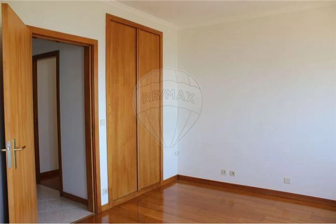 Apartamento T3 para Arrendamento em São Felix da Marinha Foto 32