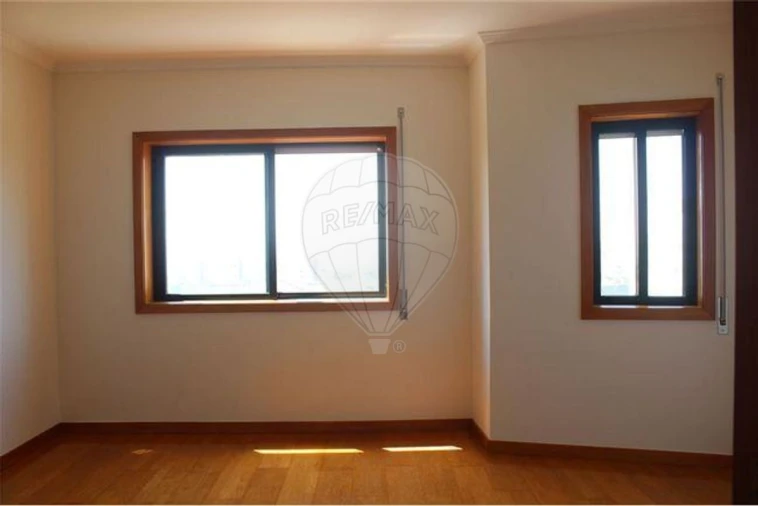 Apartamento T3 para Arrendamento em São Felix da Marinha Foto 40