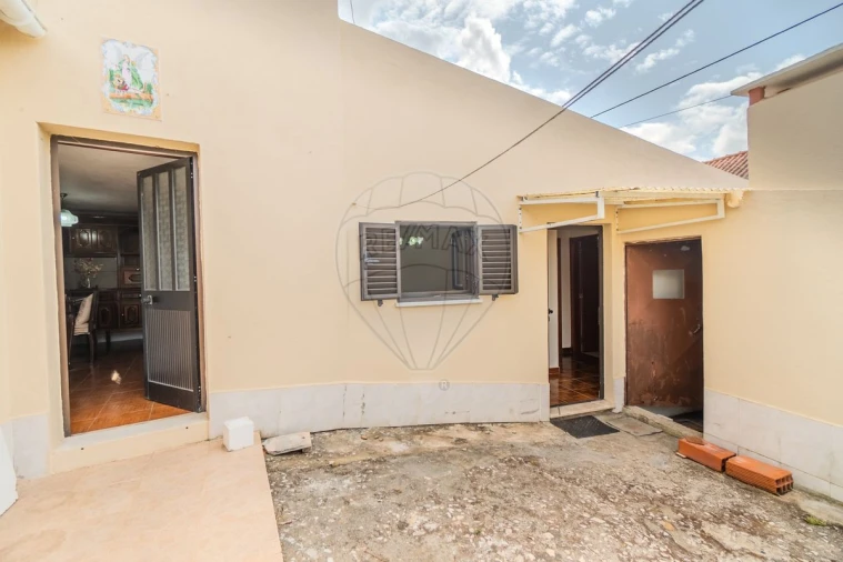 Moradia T2 para Venda em Sapataria Foto 23