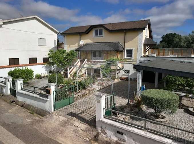 Moradia T4 para Venda em Casal Comba Foto 1