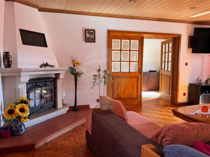 Moradia T4 para Venda em Casal Comba Foto 7