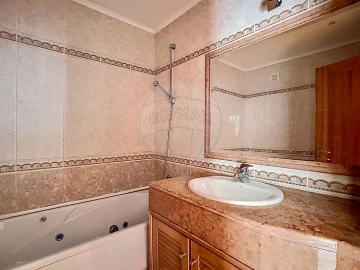 Apartamento T4 para Venda em Santa Maria e São Miguel, São Martinho, São Pedro Penaferrim