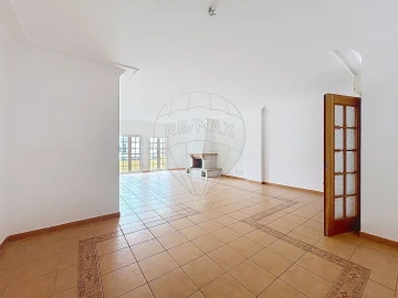 Apartamento T4 para Venda em Santa Maria e São Miguel, São Martinho, São Pedro Penaferrim