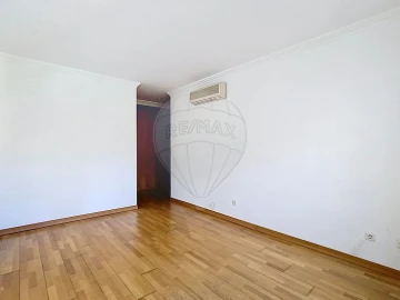 Apartamento T4 para Venda em Santa Maria e São Miguel, São Martinho, São Pedro Penaferrim