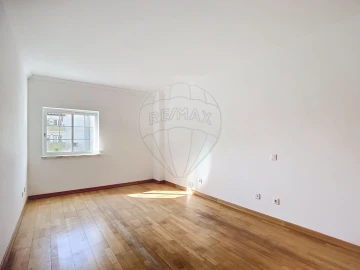 Apartamento T4 para Venda em Santa Maria e São Miguel, São Martinho, São Pedro Penaferrim