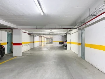 Apartamento T4 para Venda em Santa Maria e São Miguel, São Martinho, São Pedro Penaferrim