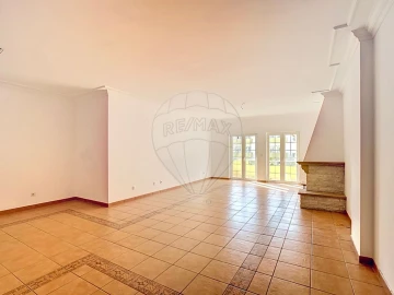 Apartamento T4 para Venda em Santa Maria e São Miguel, São Martinho, São Pedro Penaferrim