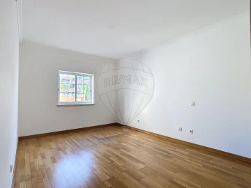 Apartamento T4 para Venda em Santa Maria e São Miguel, São Martinho, São Pedro Penaferrim