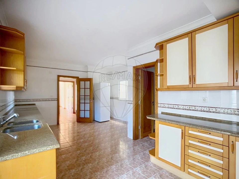 Apartamento T4 para Venda em Santa Maria e São Miguel, São Martinho, São Pedro Penaferrim Foto 13