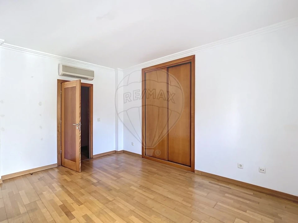 Apartamento T4 para Venda em Santa Maria e São Miguel, São Martinho, São Pedro Penaferrim Foto 25