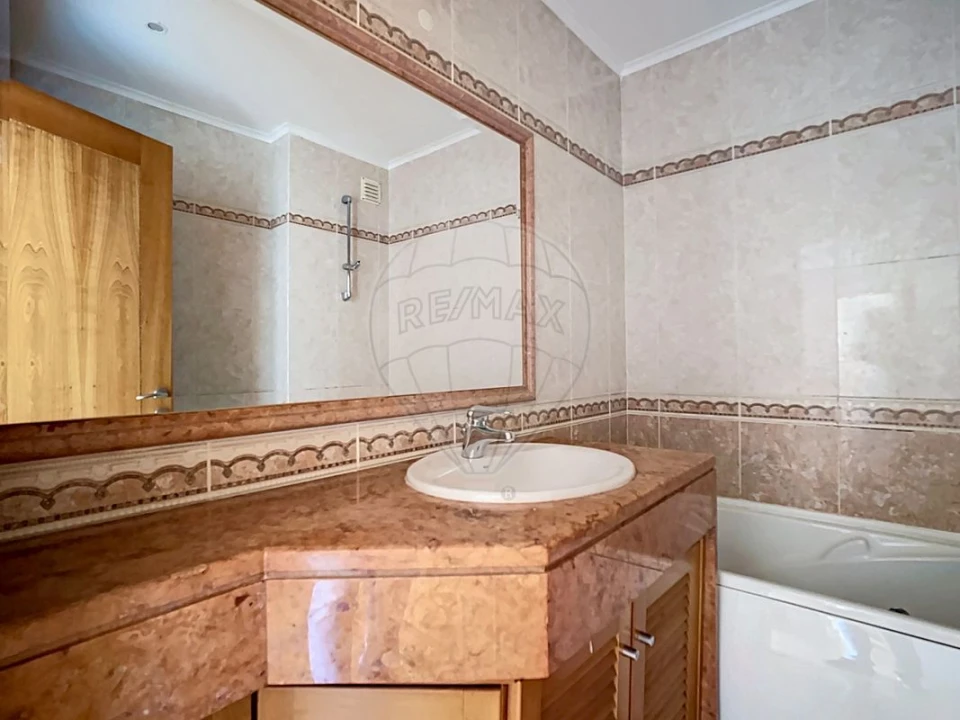 Apartamento T4 para Venda em Santa Maria e São Miguel, São Martinho, São Pedro Penaferrim Foto 29