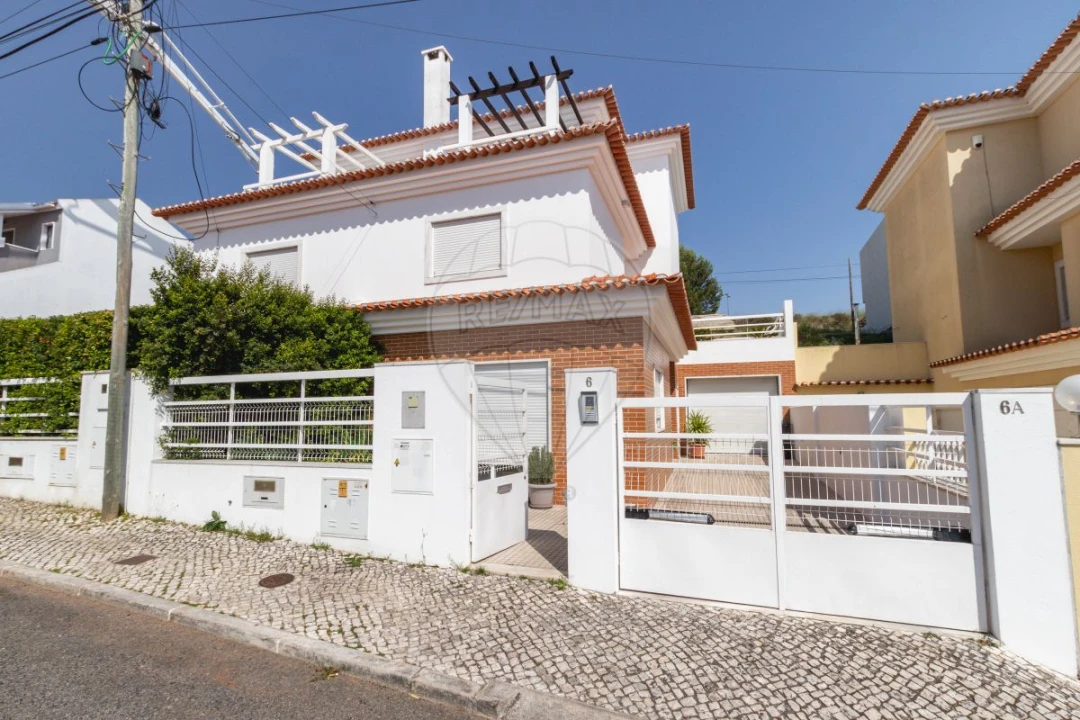 Moradia T3 para Venda em Oeiras e São Julião da Barra, Paço de Arcos e Caxias Foto 1