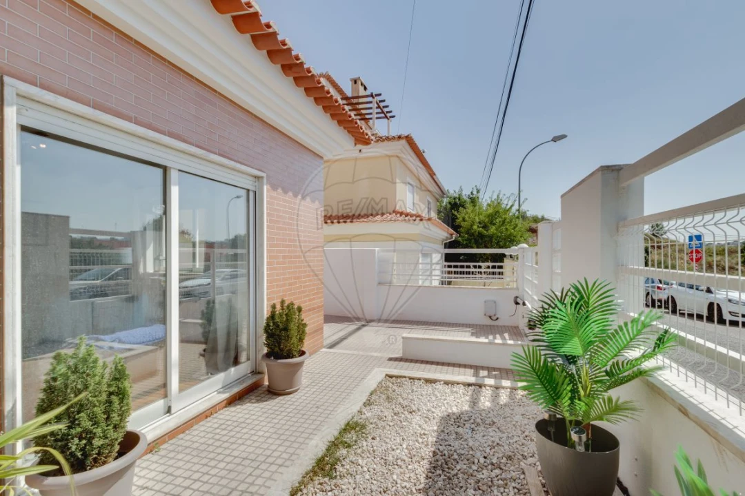 Moradia T3 para Venda em Oeiras e São Julião da Barra, Paço de Arcos e Caxias Foto 3