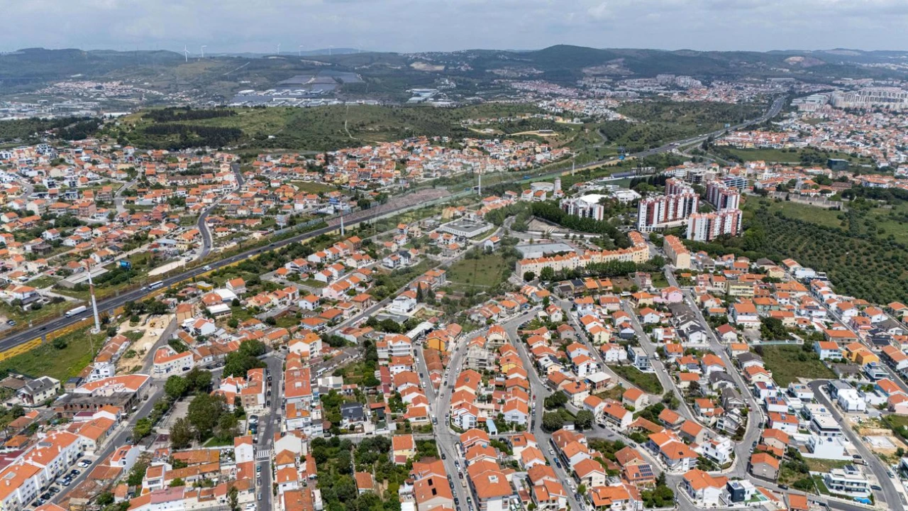 Armazém para Venda em Santa Iria de Azoia, São João da Talha e Bobadela Foto 15