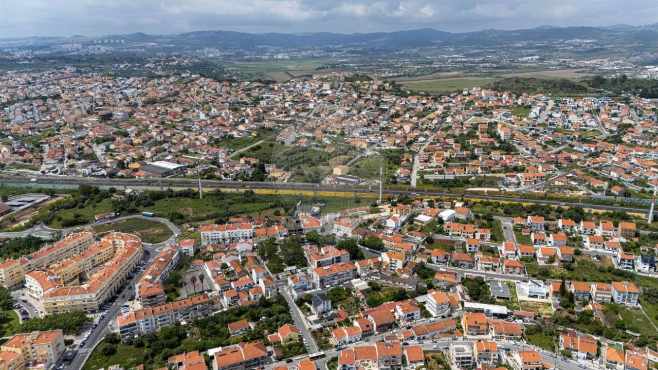 Armazém para Venda em Santa Iria de Azoia, São João da Talha e Bobadela Foto 14