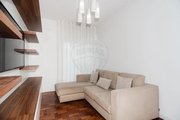 Apartamento T2 para Arrendamento em São Domingos de Benfica Foto 3