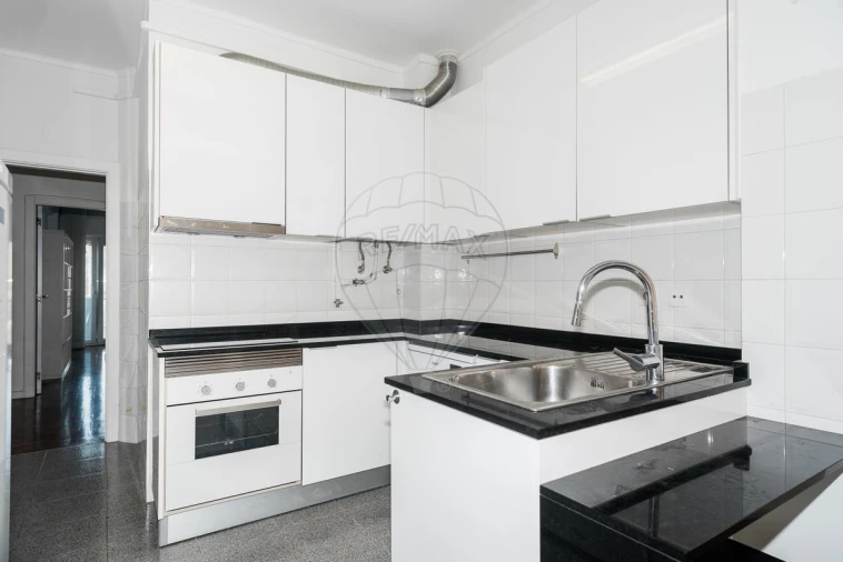 Apartamento T2 para Arrendamento em São Domingos de Benfica Foto 9