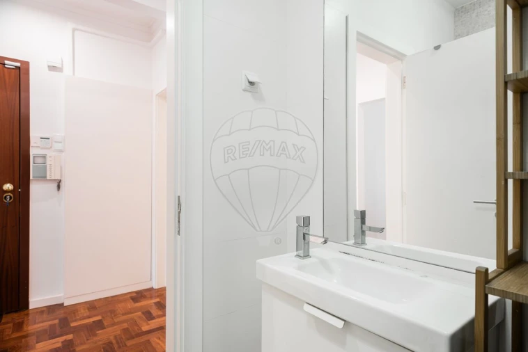 Apartamento T2 para Arrendamento em São Domingos de Benfica Foto 7