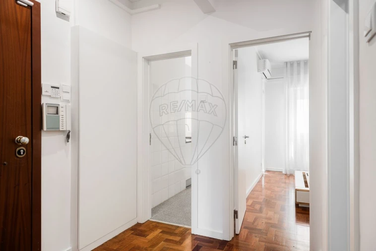 Apartamento T2 para Arrendamento em São Domingos de Benfica Foto 13