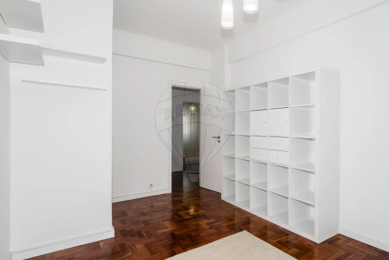 Apartamento T2 para Arrendamento em São Domingos de Benfica Foto 16