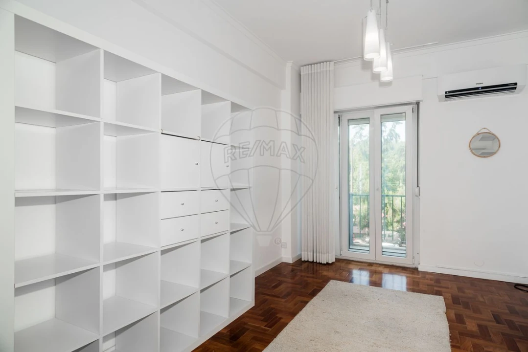 Apartamento T2 para Arrendamento em São Domingos de Benfica Foto 1