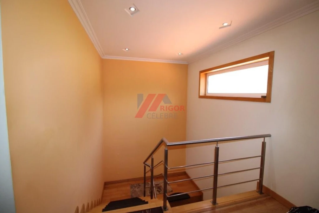 Moradia T4 para Venda em Fornelos e Queijada Foto 29