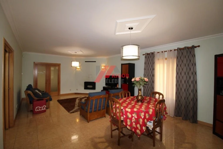 Moradia T4 para Venda em Fornelos e Queijada Foto 17