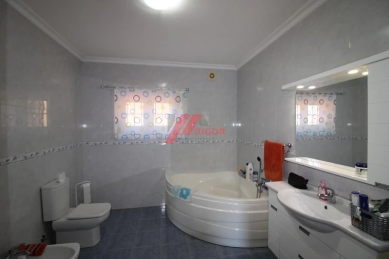 Moradia T4 para Venda em Fornelos e Queijada Foto 33