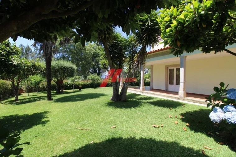 Moradia T4 para Venda em Fornelos e Queijada Foto 1