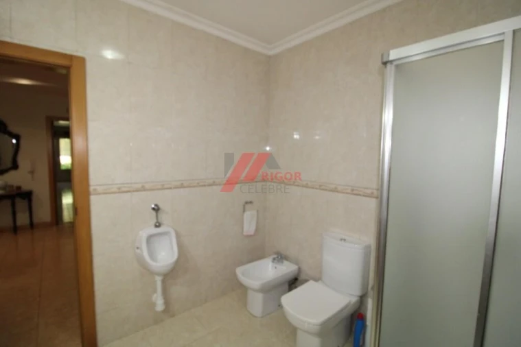 Moradia T4 para Venda em Fornelos e Queijada Foto 26