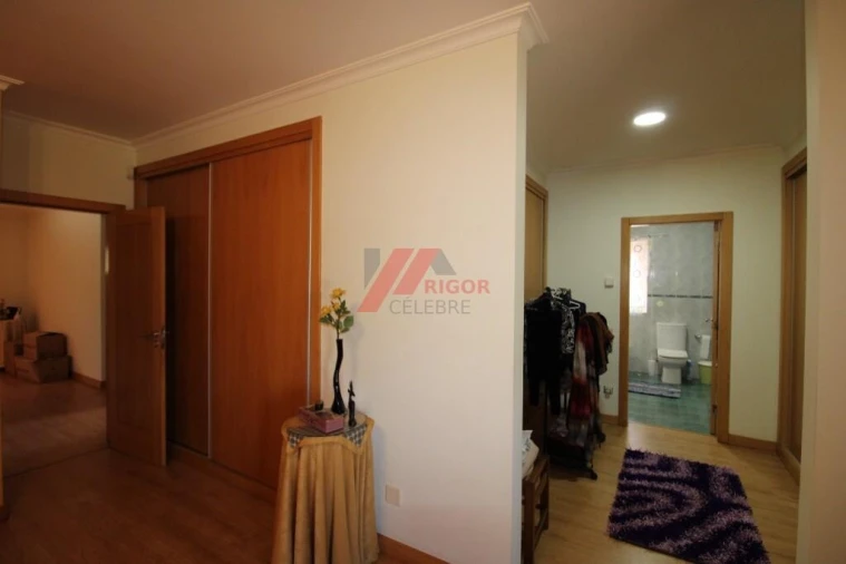 Moradia T4 para Venda em Fornelos e Queijada Foto 42