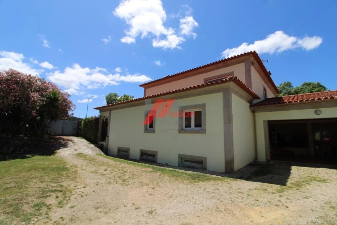 Moradia T4 para Venda em Fornelos e Queijada Foto 13