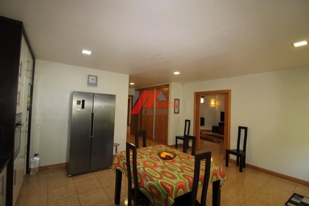 Moradia T4 para Venda em Fornelos e Queijada Foto 16