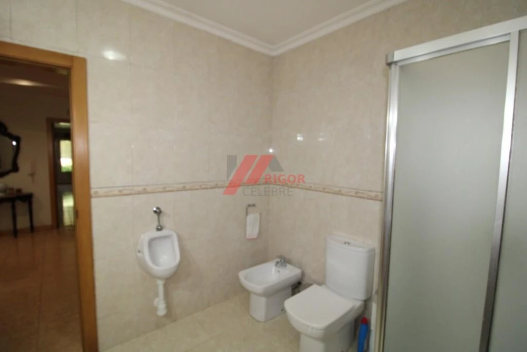 Moradia T4 para Venda em Fornelos e Queijada Foto 26