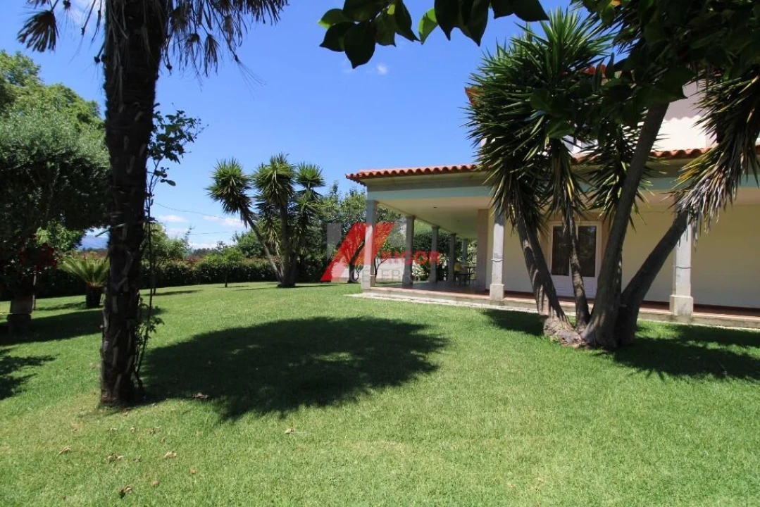 Moradia T4 para Venda em Fornelos e Queijada Foto 3