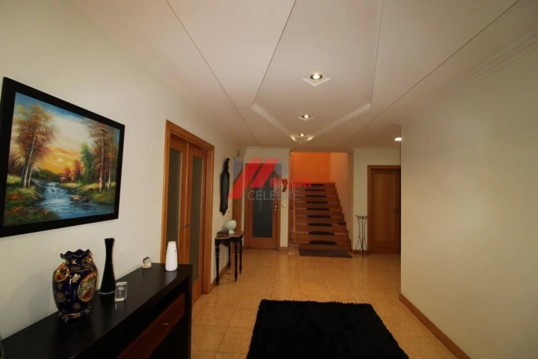 Moradia T4 para Venda em Fornelos e Queijada Foto 21