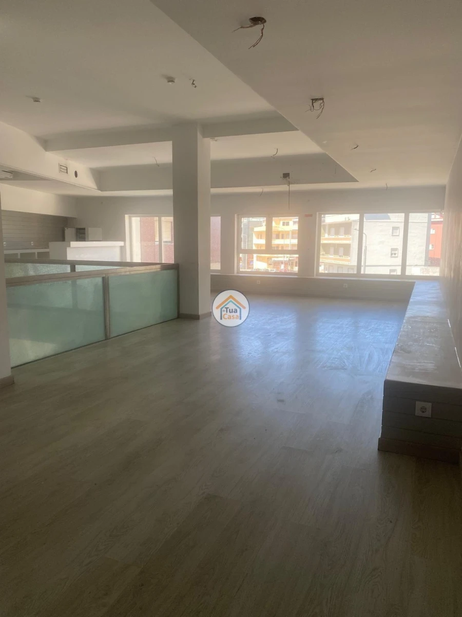 Prédio para Venda em Santo Antonio dos Olivais Foto 3